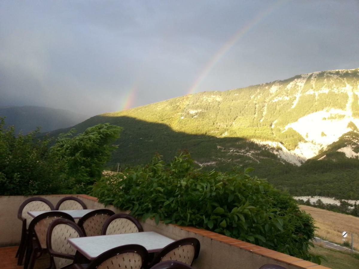 Mas Du Colombier Bed & Breakfast Saint-André-les-Alpes Dış mekan fotoğraf